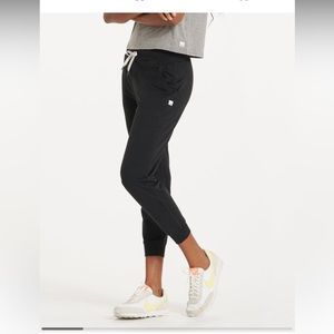 Vuori Performance Jogger in Black Heather